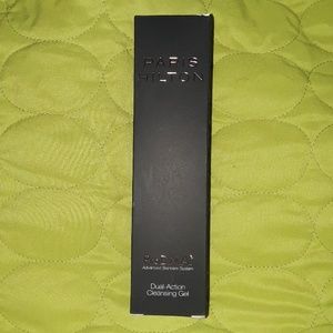 Paris Hilton ProD.N.A. Dual Action Cleansing Gel